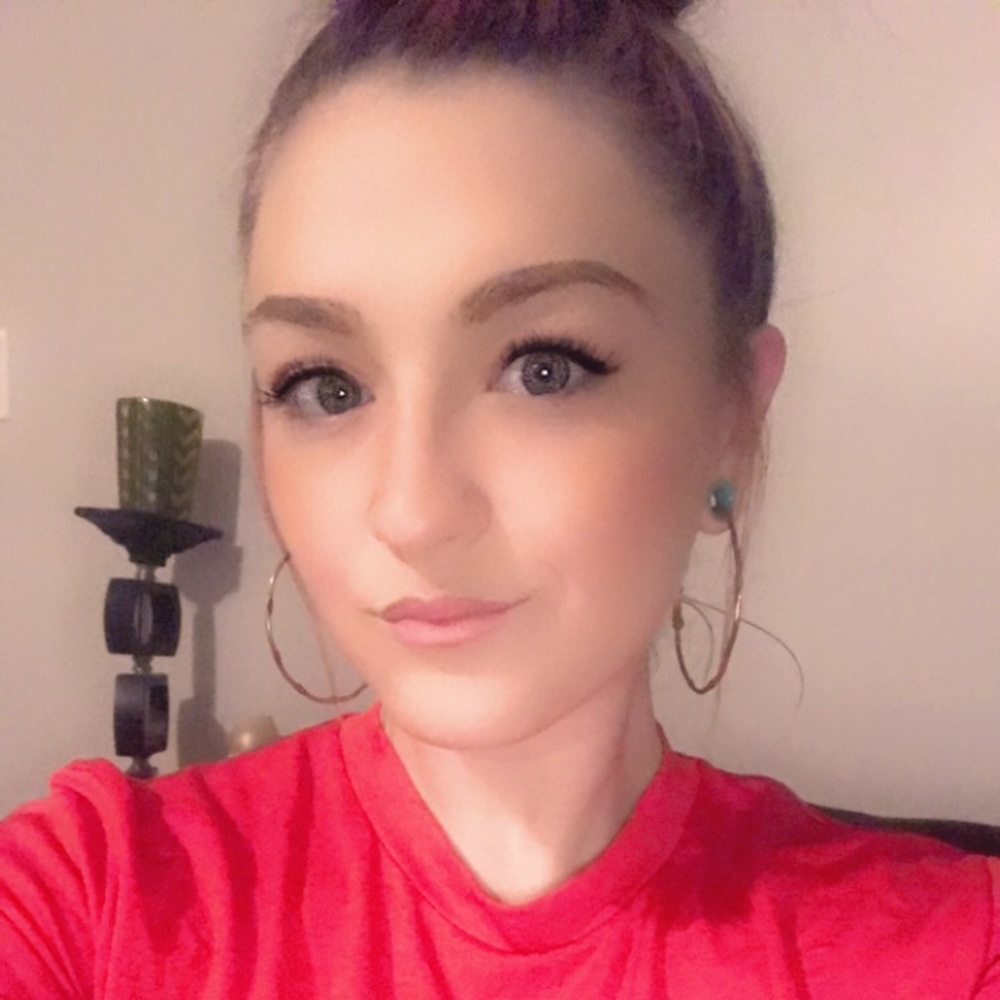 Meet your Posher, Alexis